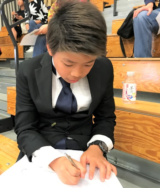 Teddy Wang prepping during rounds